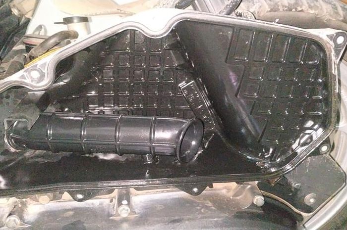 9 Masalah yang Menyebabkan Oli Naik ke Filter Udara pada Motor Matic Anda