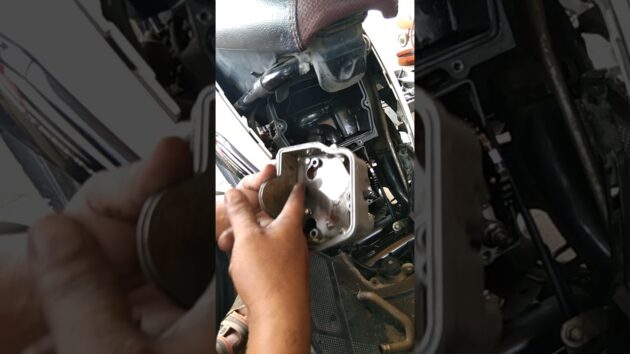 Content image for 9 Masalah yang Menyebabkan Oli Naik ke Filter Udara pada Motor Matic Anda