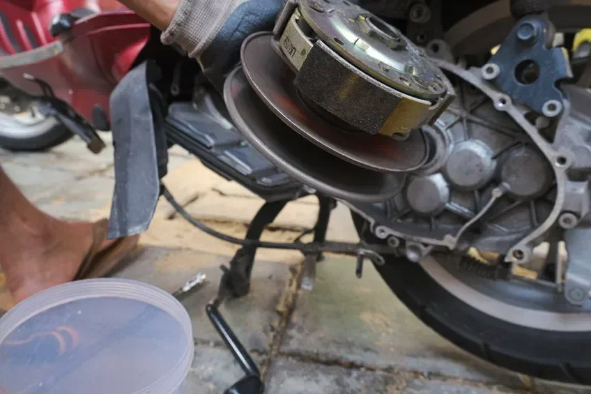 Mengapa Kampas Ganda Motor Matic Cepat Habis Sebelah Ini Penyebab Dan Solusinya