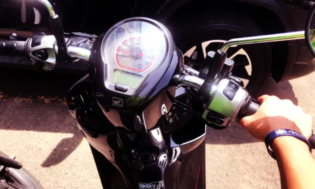 Kenapa Tarikan Motor Berat dan Ngeloss? Ini Penyebab dan Solusi Ampuhnya!