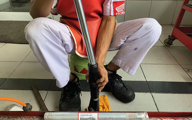 daftar ukuran as shock depan