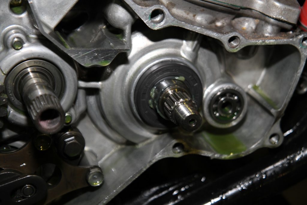 oli bocor di bawah mesin motor matic