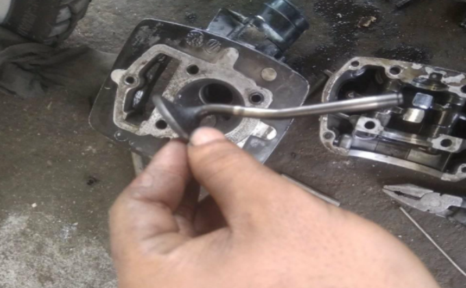 Klep Motor Bengkok? Ini 6 Penyebab Utama dan Cara Ampuh Mencegahnya! Klep Motor Bengkok? Ini 6 Penyebab Utama dan Cara Ampuh Mencegahnya!