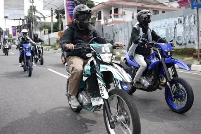 Naik Motor Trail di Perkotaan