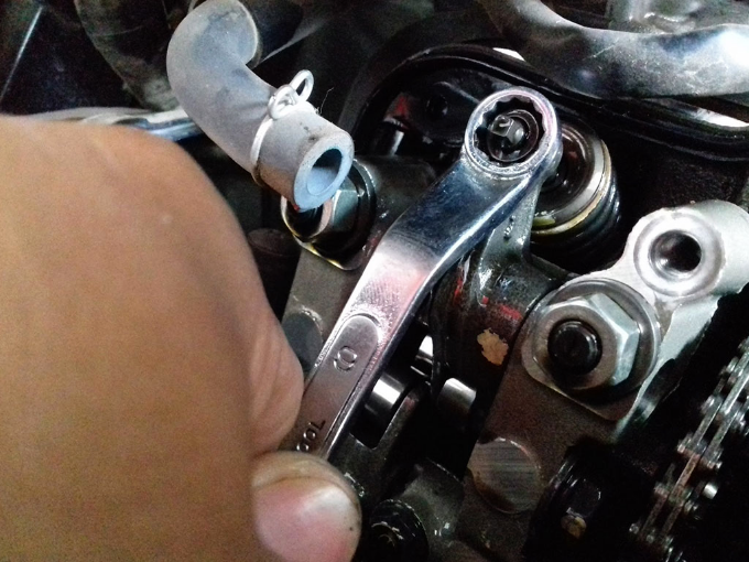 Tanda Kompresi Mesin Motor Bocor