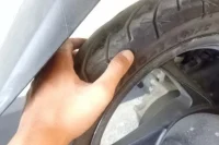 Ban Motor Habis Sebelah